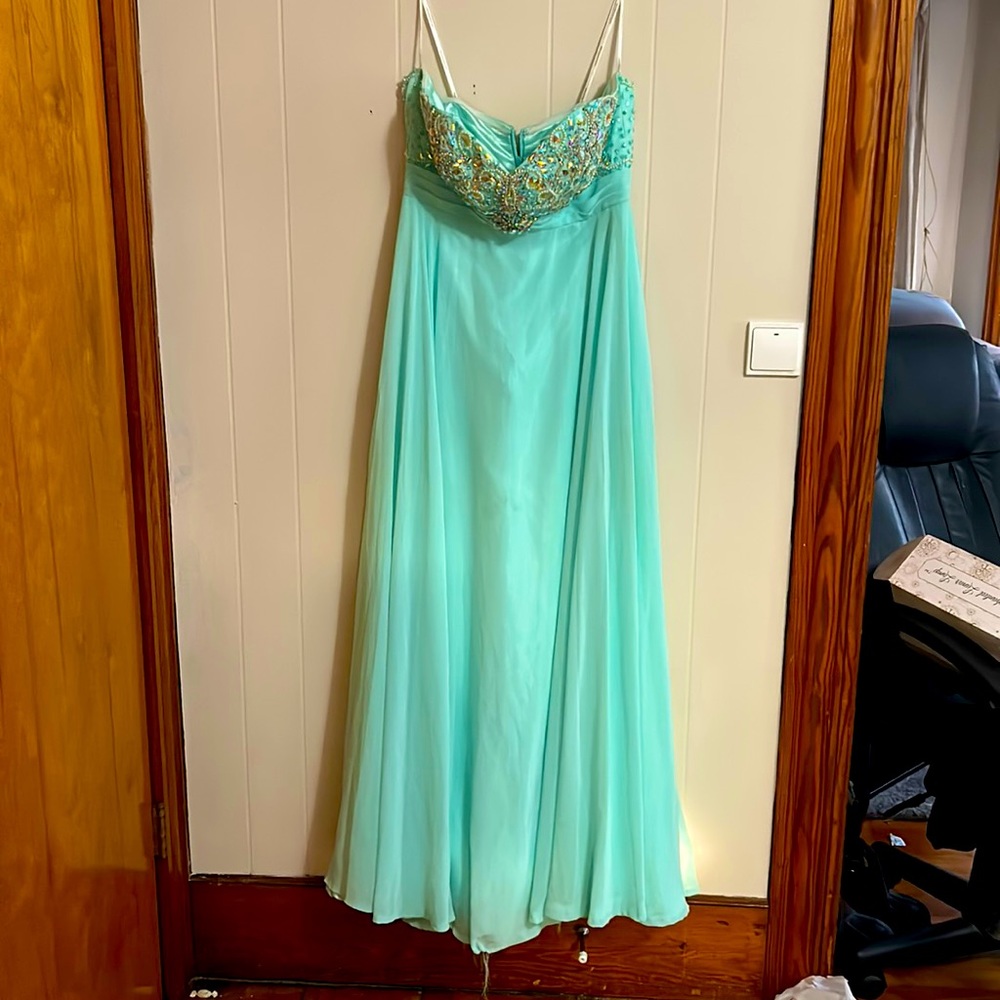 B'DAZZLE BY ALYCE PARIS 35786 Prom Dress